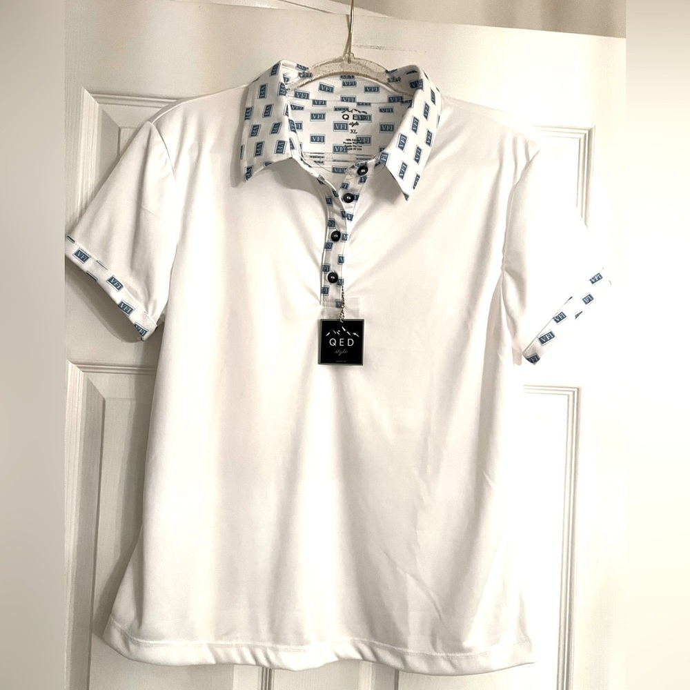Q.E.D VFI Ladies White and Blue accent Golf Polo. Sz XL. Button close.